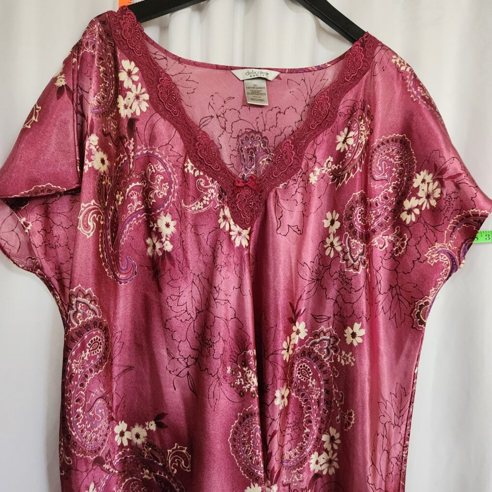 Delicates Woman Two-piece Nightgown and Robe Set 2X - Picture 2 of 12